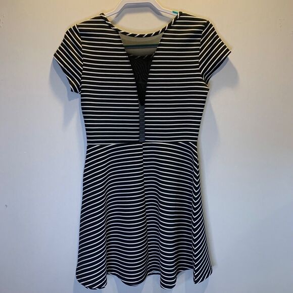 NWT CHARLOTTE RUSSE WOMEN'S BLACK/WHITE DRESS Size medium, Mesh decollate detail - Picture 2 of 4